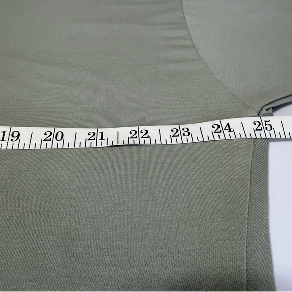 Athleta Women's Ease In Top Fern Green Size Medium - Picture 7 of 7